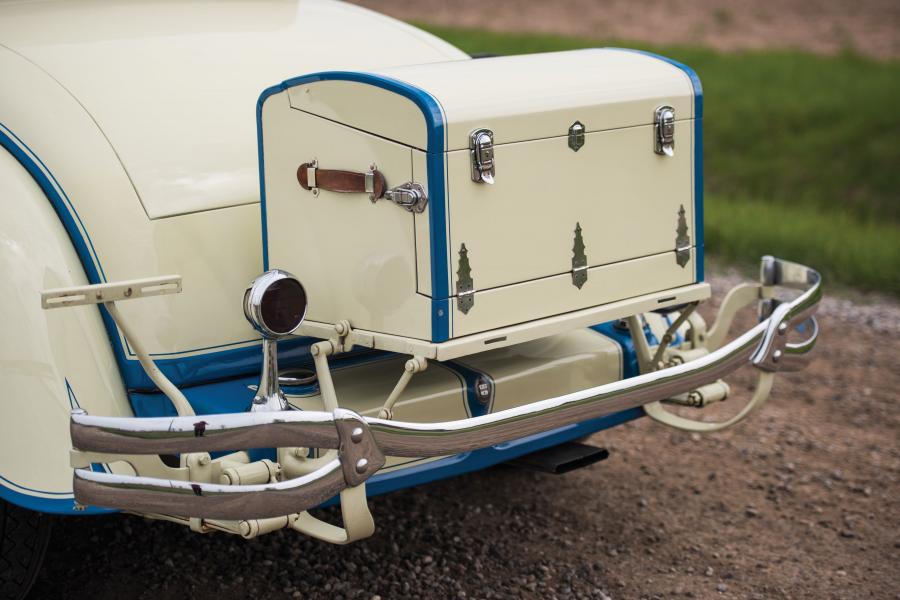 Детали экстерьера Cord L-29 Convertible 1930 года  (фото 29 из 47)